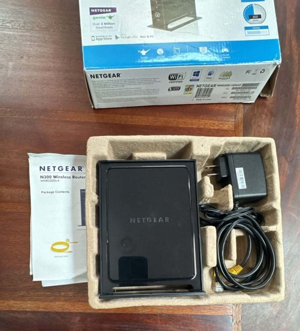 NETGEAR WNR2000 N300 Wireless Router WiFi Router w/ Power Adapter Tested Working - Picture 2 of 5